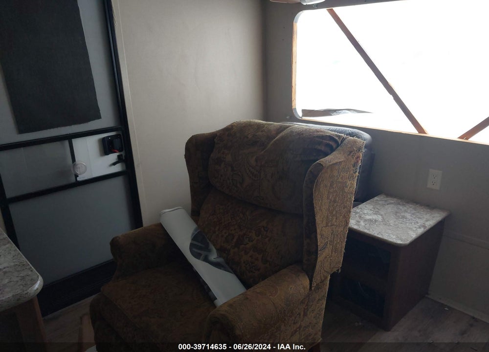 2015 ASPE APSEN TRAI VIN: 4YDT2782XFH922109