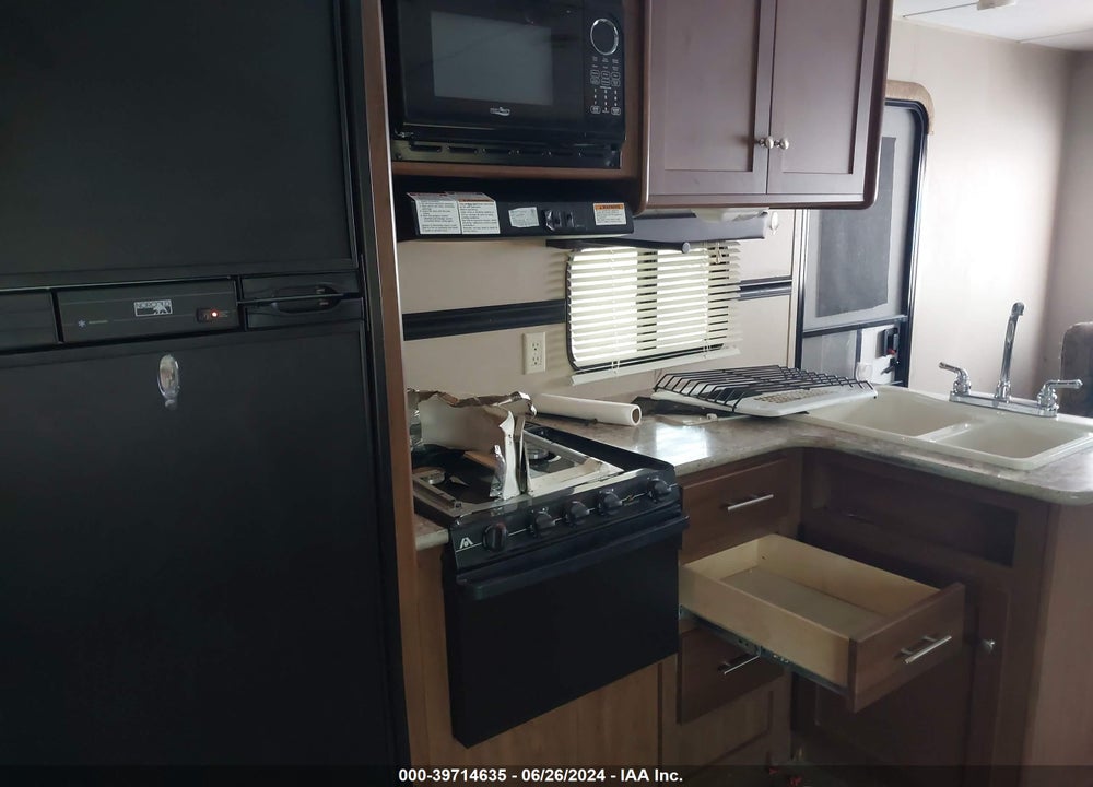 2015 ASPE APSEN TRAI VIN: 4YDT2782XFH922109