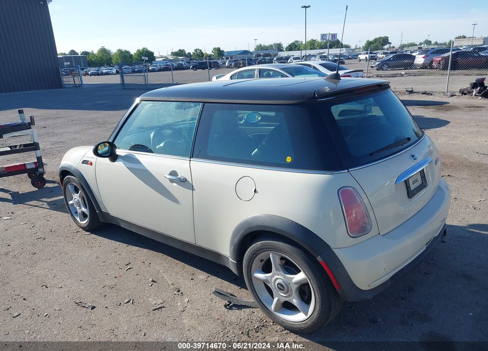 2005 MINI COOPER VIN: WMWRC33465TC58561