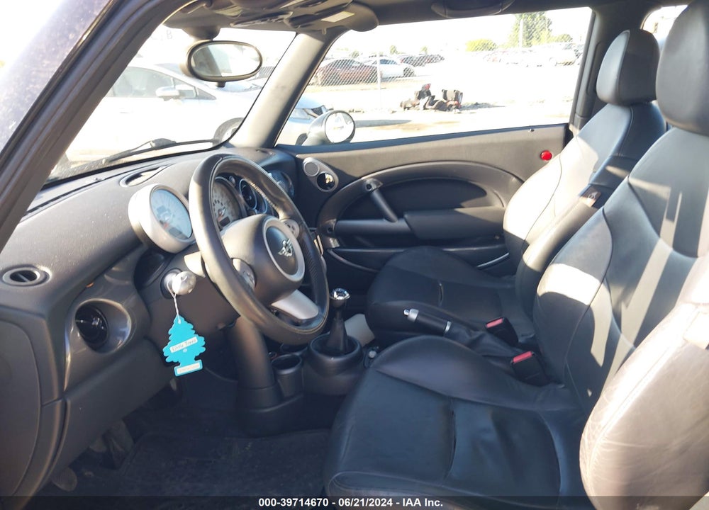 2005 MINI COOPER VIN: WMWRC33465TC58561