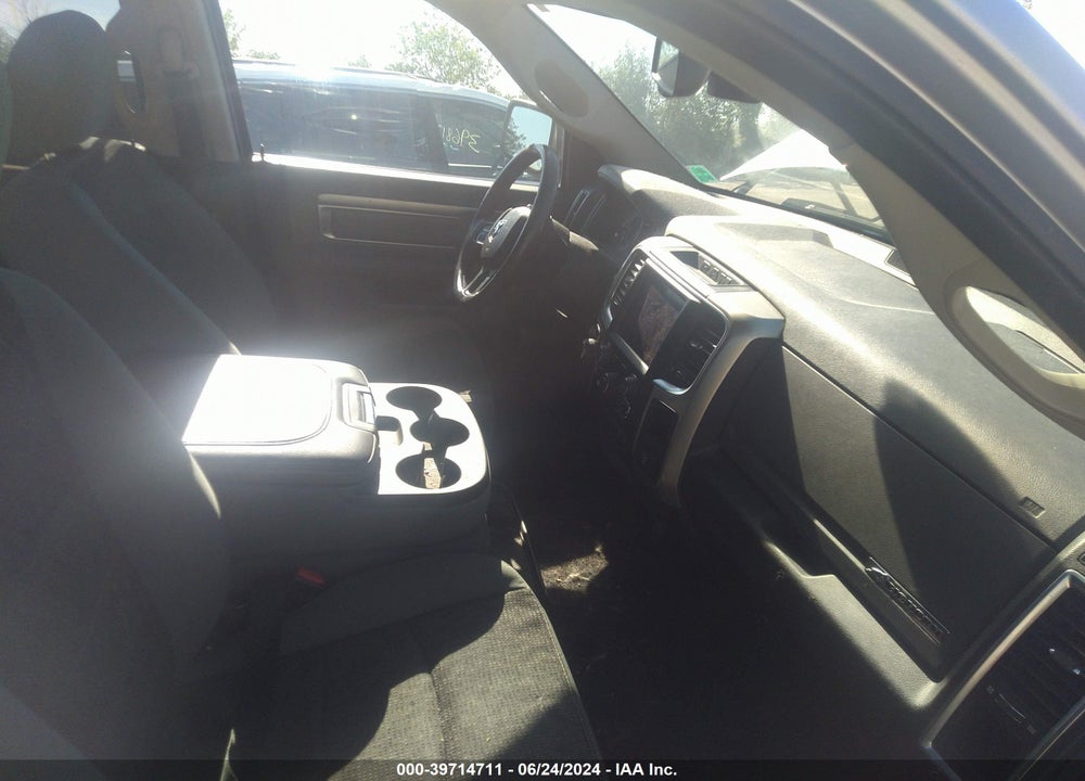 2019 RAM 1500 CLASSIC VIN: 1C6RR7TT2KS576604