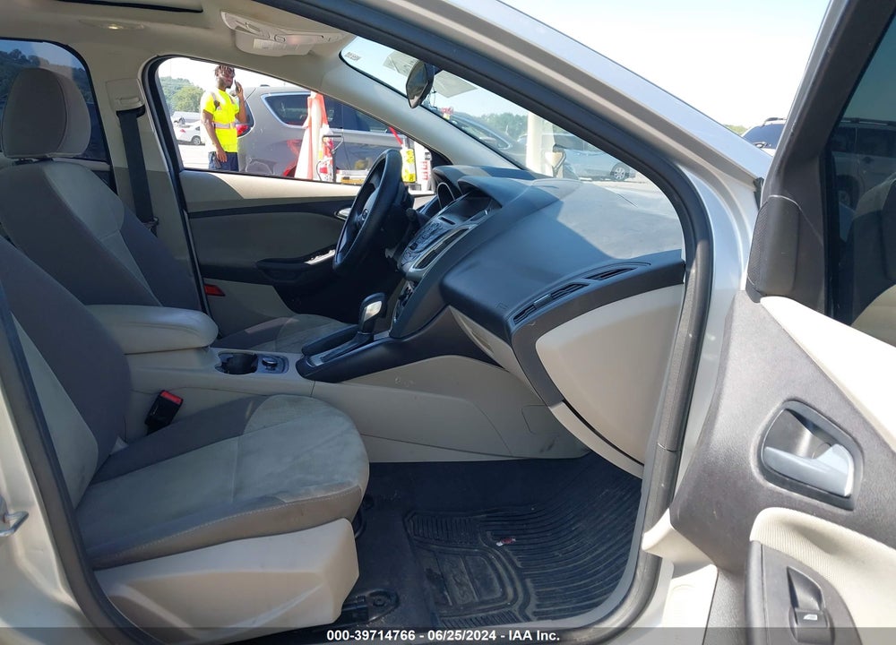 2014 FORD FOCUS SE VIN: 1FADP3F29EL275546