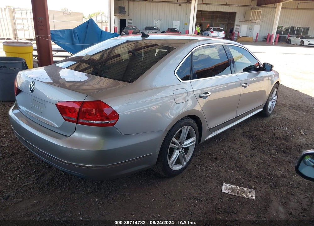 2013 VOLKSWAGEN PASSAT 2.0L TDI SE VIN: 1VWBN7A39DC078855