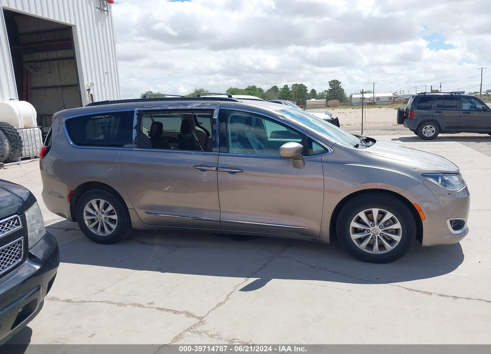 2017 CHRYSLER PACIFICA TOURING L VIN: 2C4RC1BG1HR610733