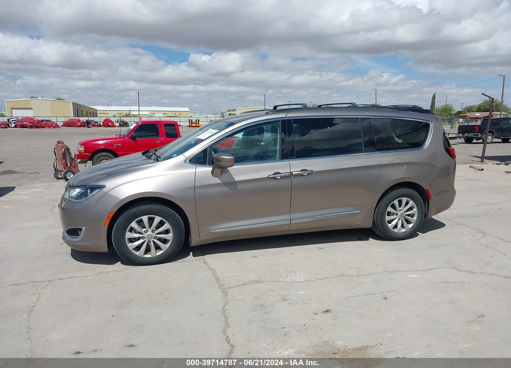 2017 CHRYSLER PACIFICA TOURING L VIN: 2C4RC1BG1HR610733