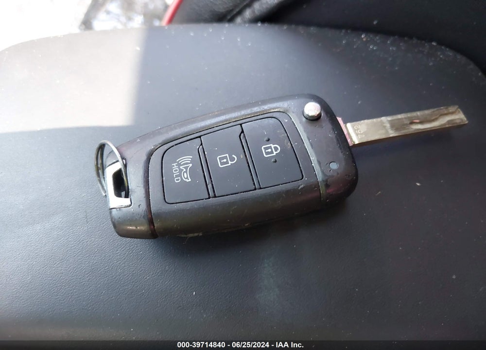 2022 HYUNDAI VENUE SEL VIN: KMHRC8A33NU195626
