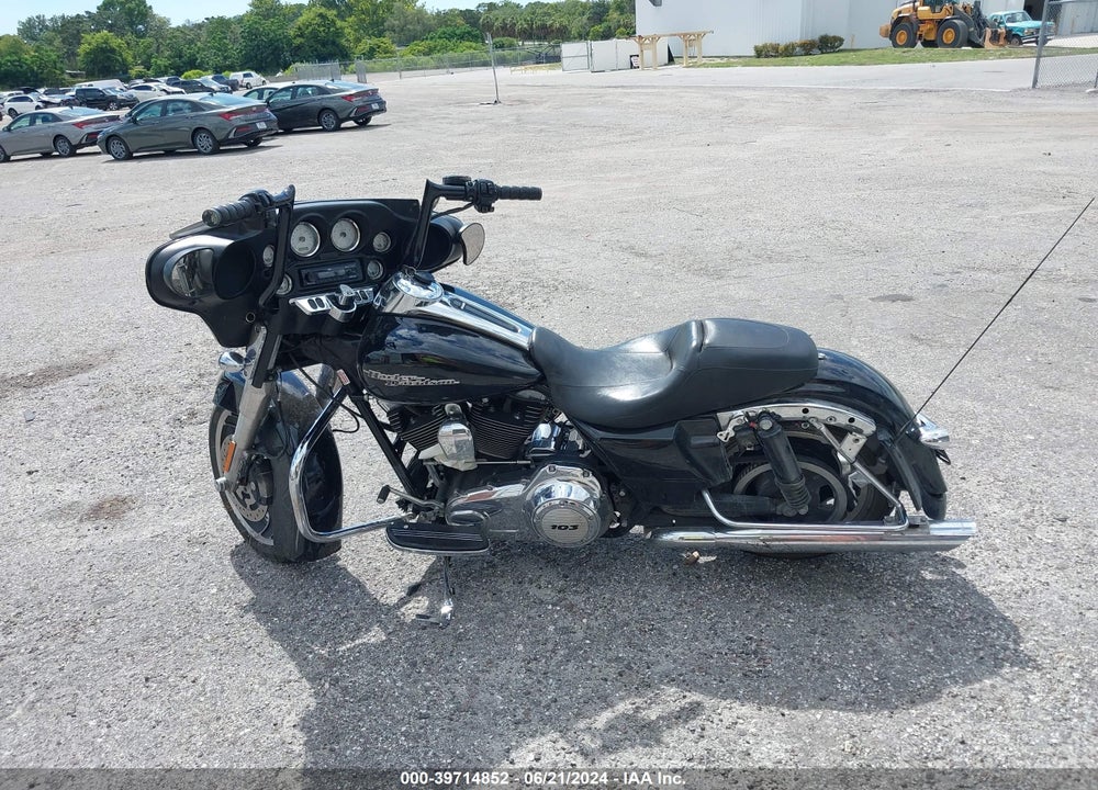 2011 HARLEY-DAVIDSON FLHX VIN: 1HD1KBM14BB654468