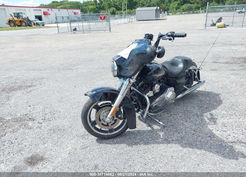 2011 HARLEY-DAVIDSON FLHX VIN: 1HD1KBM14BB654468