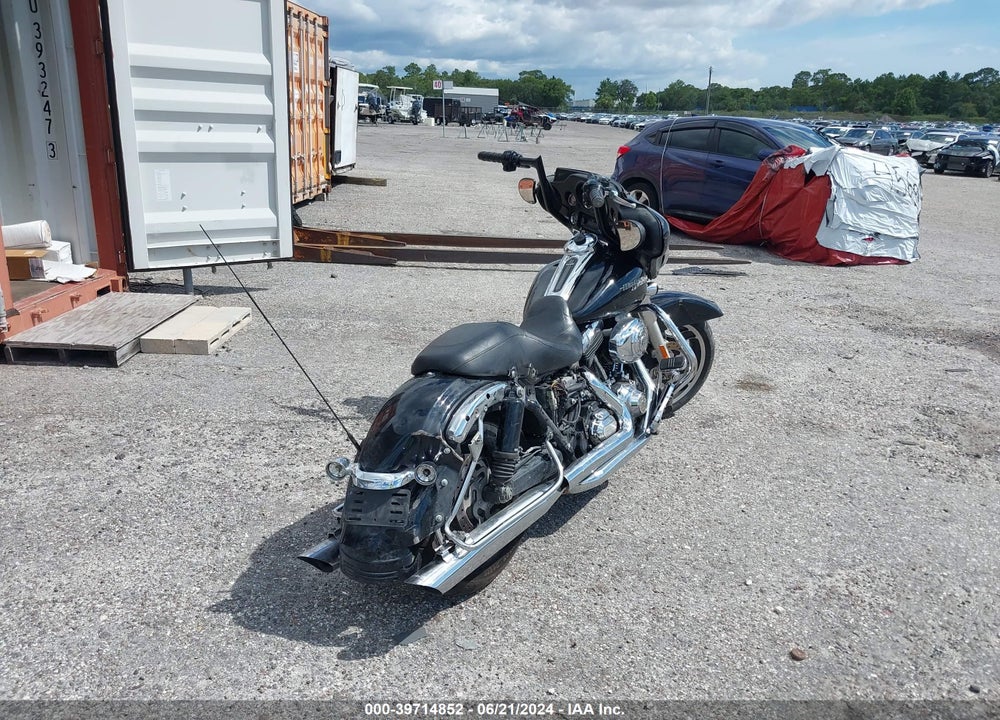 2011 HARLEY-DAVIDSON FLHX VIN: 1HD1KBM14BB654468