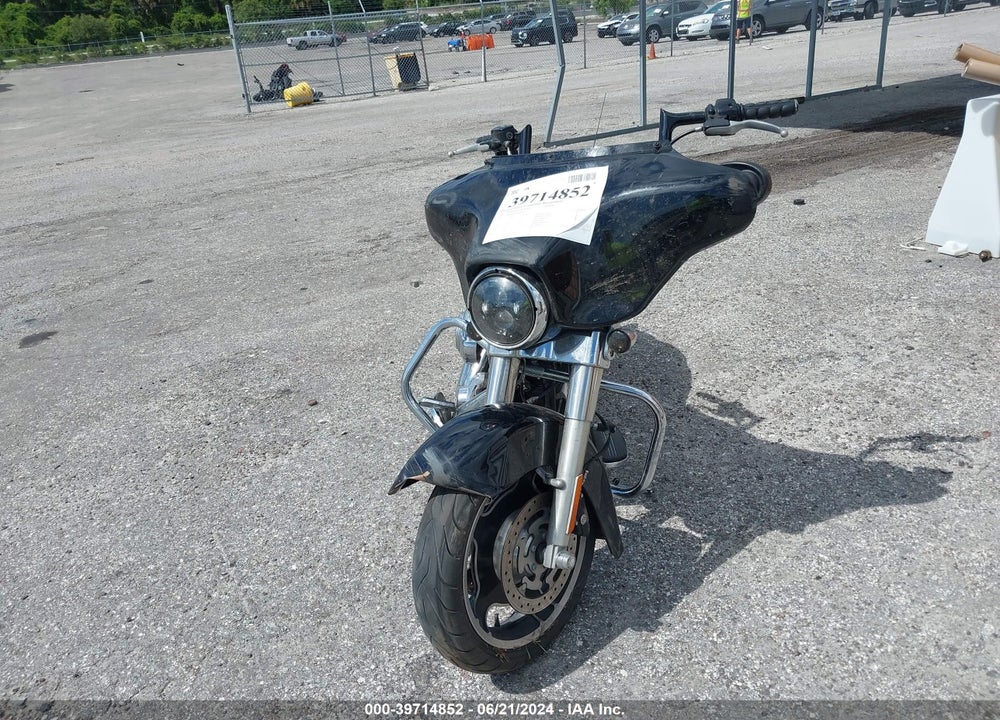 2011 HARLEY-DAVIDSON FLHX VIN: 1HD1KBM14BB654468