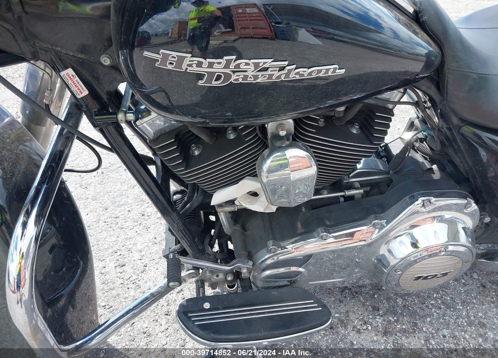 2011 HARLEY-DAVIDSON FLHX VIN: 1HD1KBM14BB654468