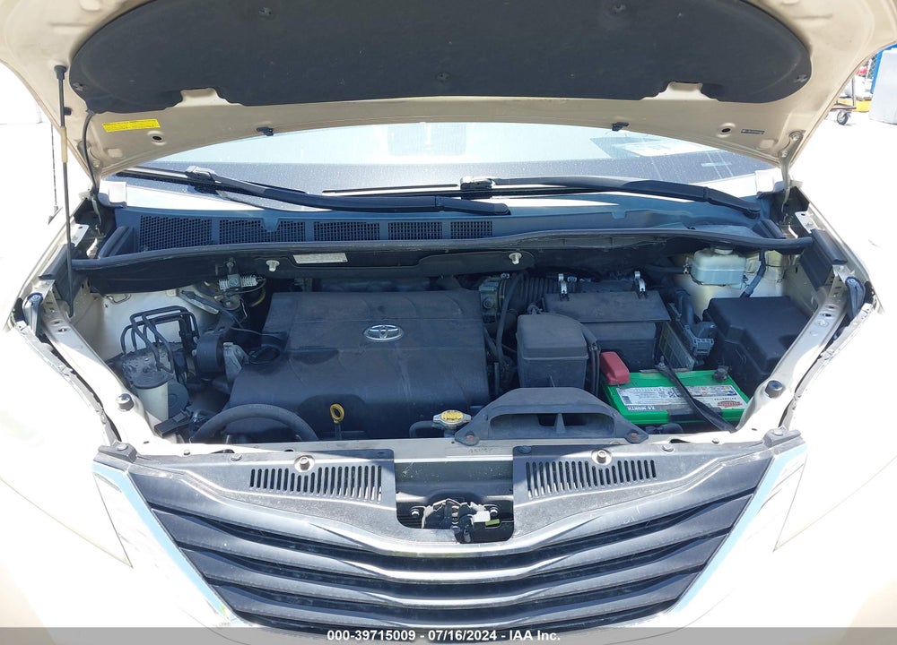 2011 TOYOTA SIENNA LE V6 VIN: 5TDKK3DC6BS035652
