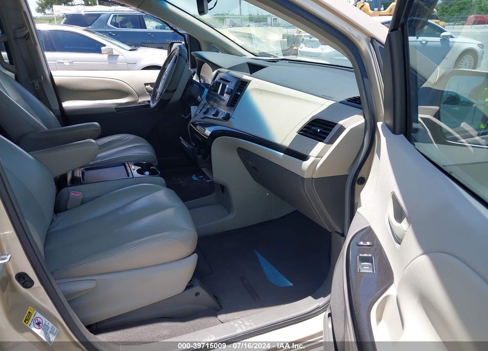 2011 TOYOTA SIENNA LE V6 VIN: 5TDKK3DC6BS035652