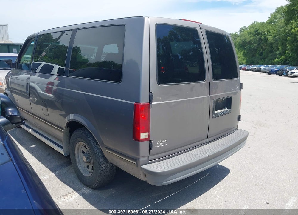 1995 CHEVROLET ASTRO VIN: 1GNDM19W9SB136922