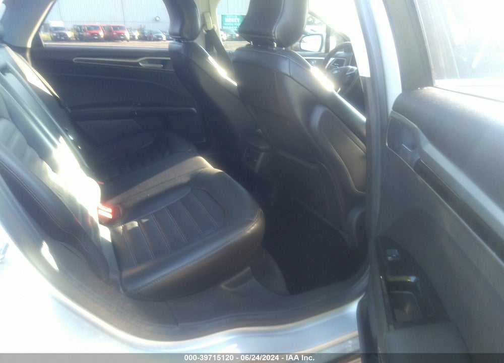 2015 FORD FUSION SE VIN: 3FA6P0HD3FR201175