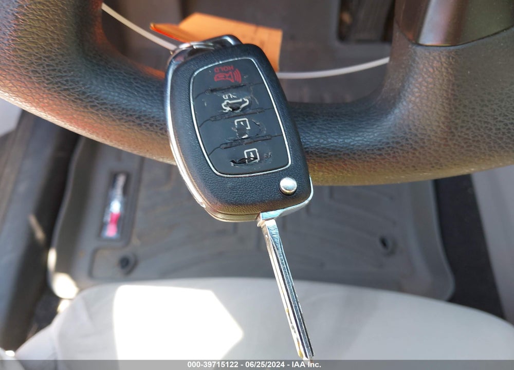 2015 HYUNDAI SONATA SE VIN: 5NPE24AFXFH096256