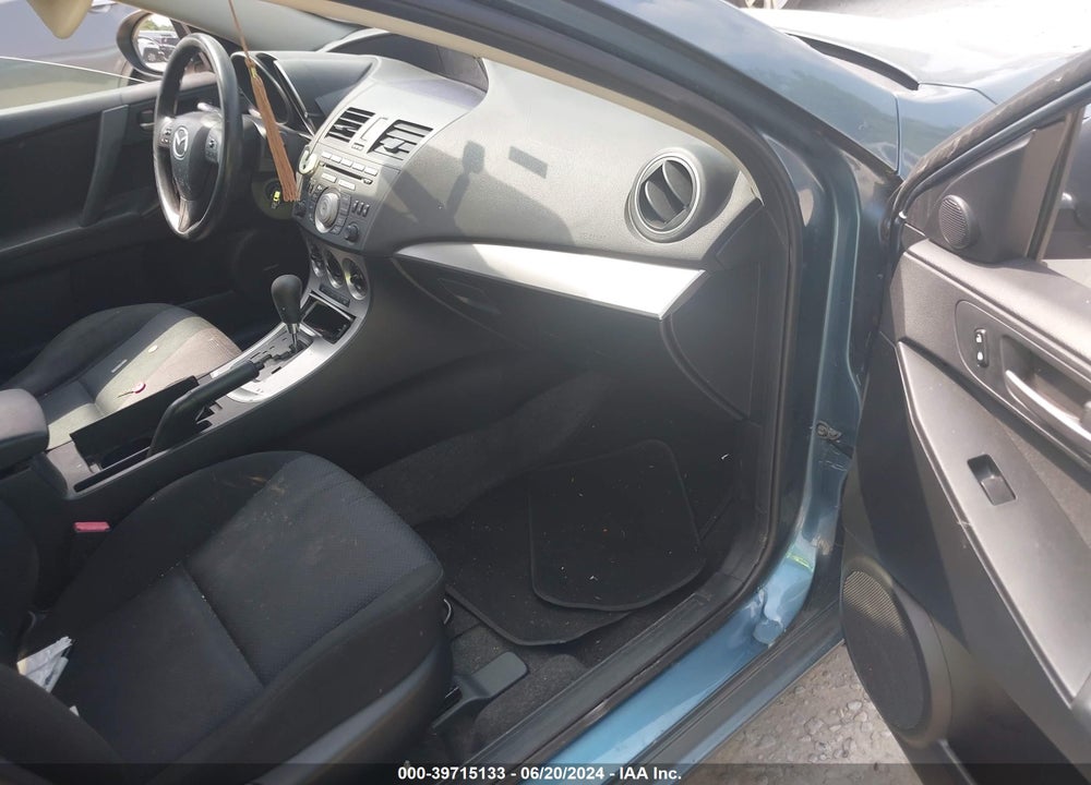 2011 MAZDA 3 I TOURING VIN: JM1BL1VF0B1387682