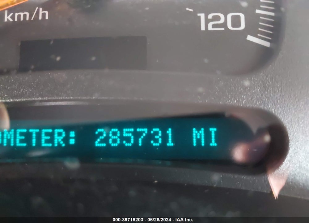 2004 CHEVROLET SILVERADO 1500 LS VIN: 2GCEC19V741131888