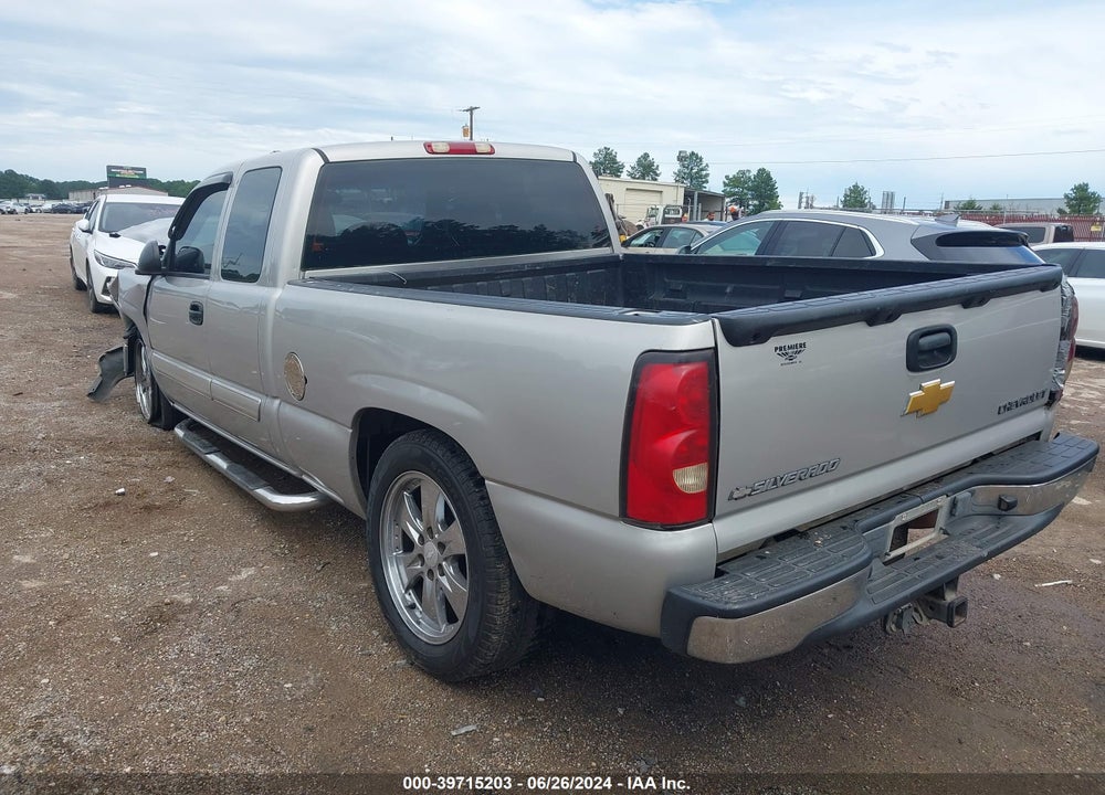 2004 CHEVROLET SILVERADO 1500 LS VIN: 2GCEC19V741131888