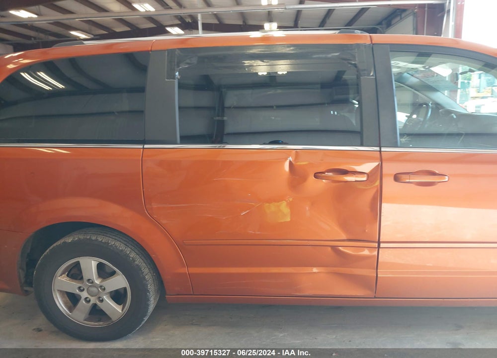 2011 DODGE GRAND CARAVAN CREW VIN: 2D4RN5DG0BR748949