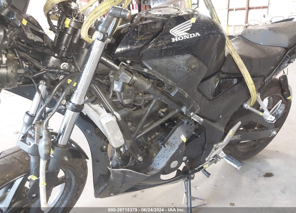2015 HONDA CBR300 R VIN: MLHNC5106F5101612