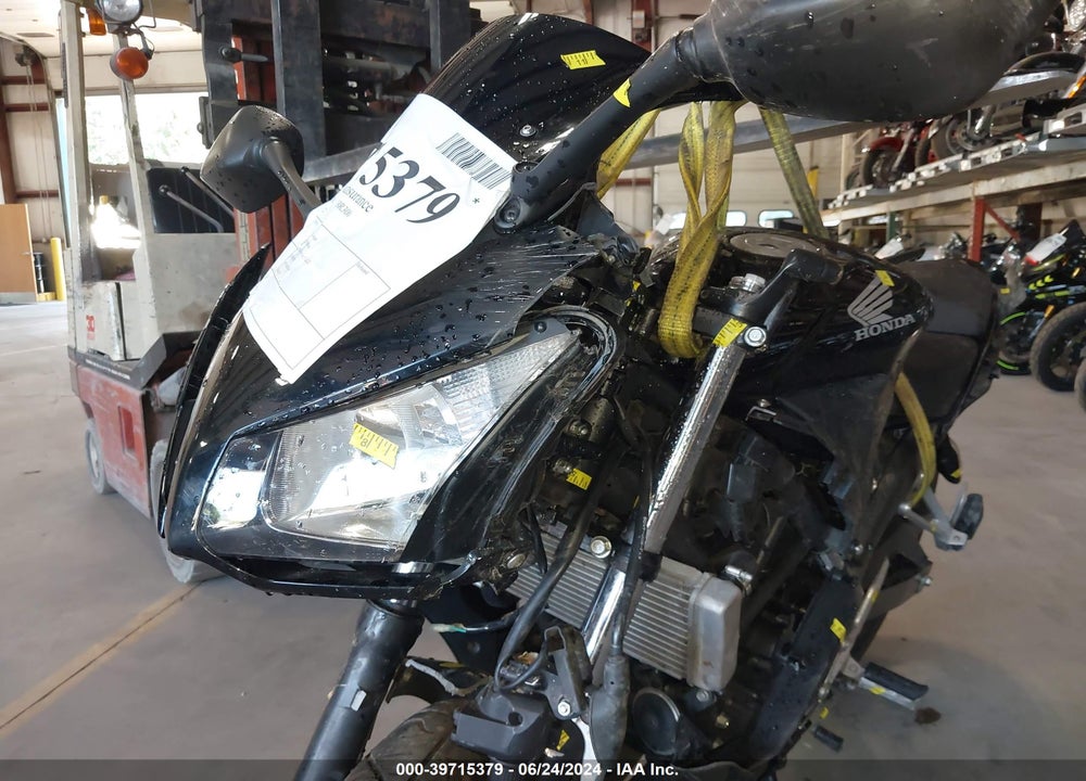 2015 HONDA CBR300 R VIN: MLHNC5106F5101612