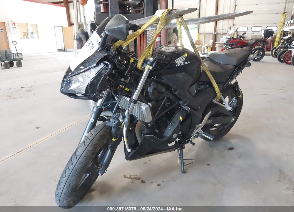 2015 HONDA CBR300 R VIN: MLHNC5106F5101612
