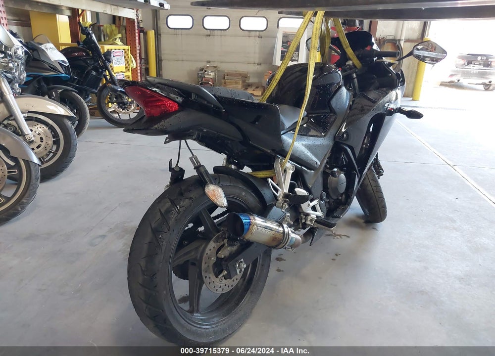 2015 HONDA CBR300 R VIN: MLHNC5106F5101612
