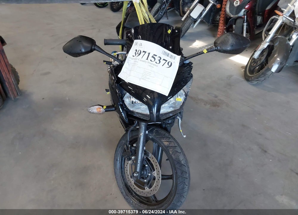 2015 HONDA CBR300 R VIN: MLHNC5106F5101612