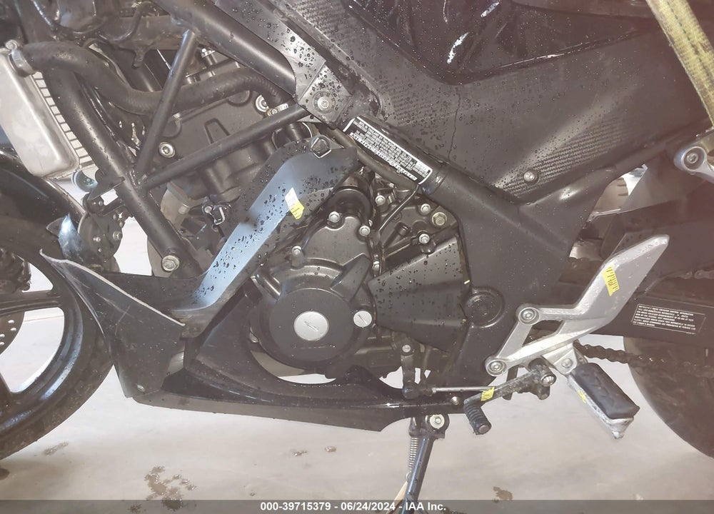 2015 HONDA CBR300 R VIN: MLHNC5106F5101612