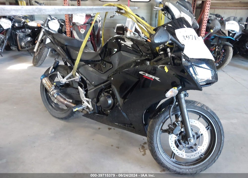 2015 HONDA CBR300 R VIN: MLHNC5106F5101612