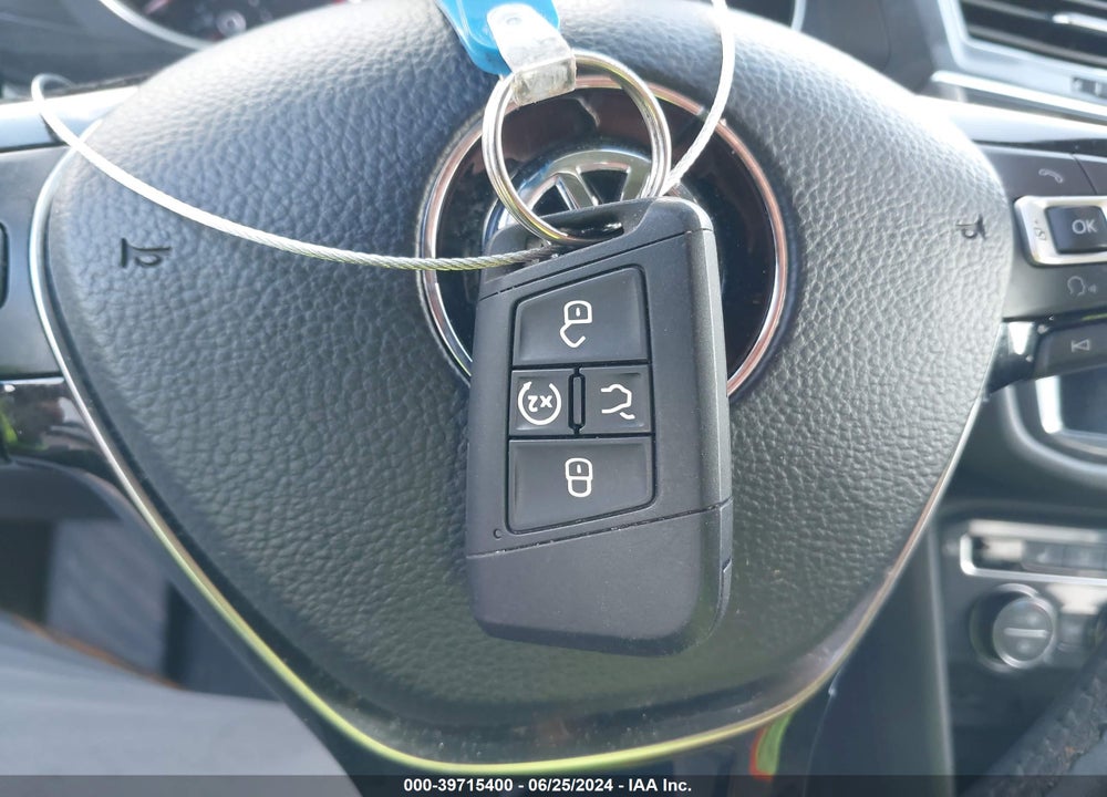 2018 VOLKSWAGEN TIGUAN 2.0T SE/2.0T SEL VIN: 3VV3B7AX8JM105879