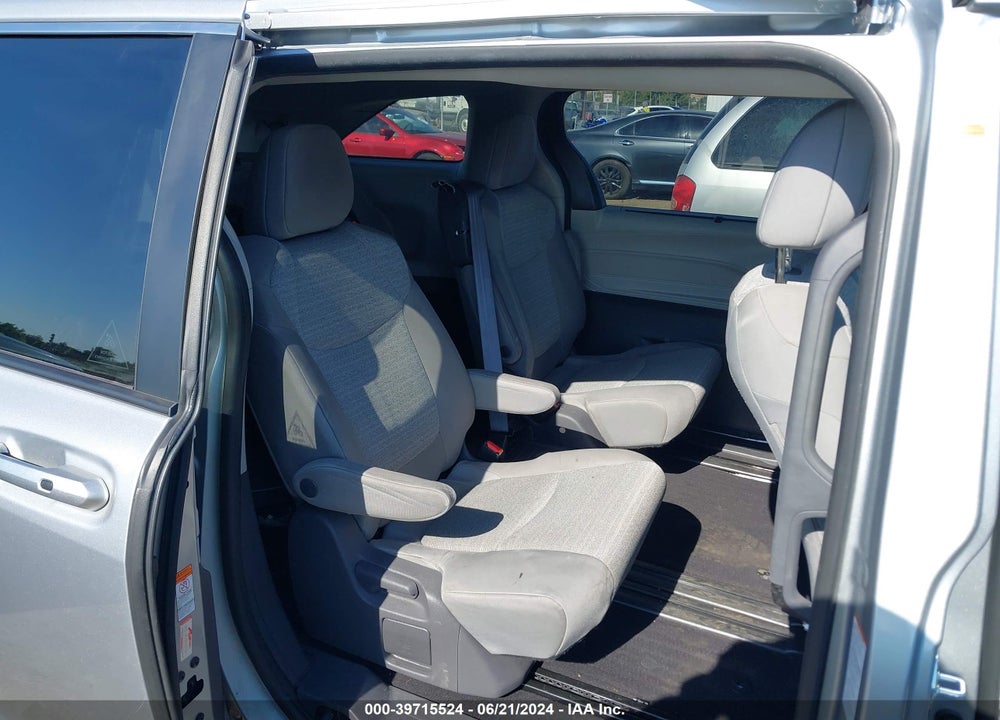 2021 TOYOTA SIENNA LE VIN: 5TDKRKEC4MS072173