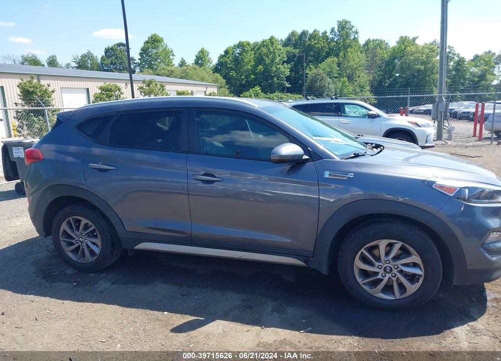 2017 HYUNDAI TUCSON SE VIN: KM8J33A4XHU377241