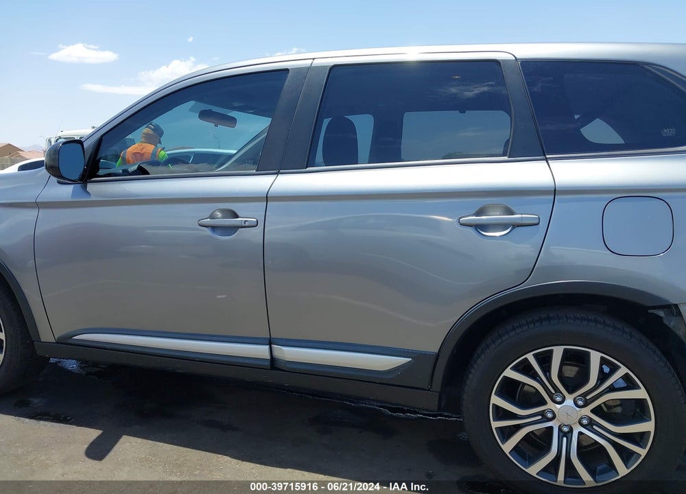 2018 MITSUBISHI OUTLANDER ES VIN: JA4AD2A36JZ009256