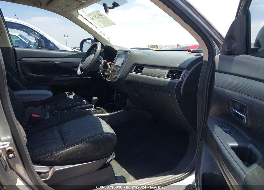 2018 MITSUBISHI OUTLANDER ES VIN: JA4AD2A36JZ009256