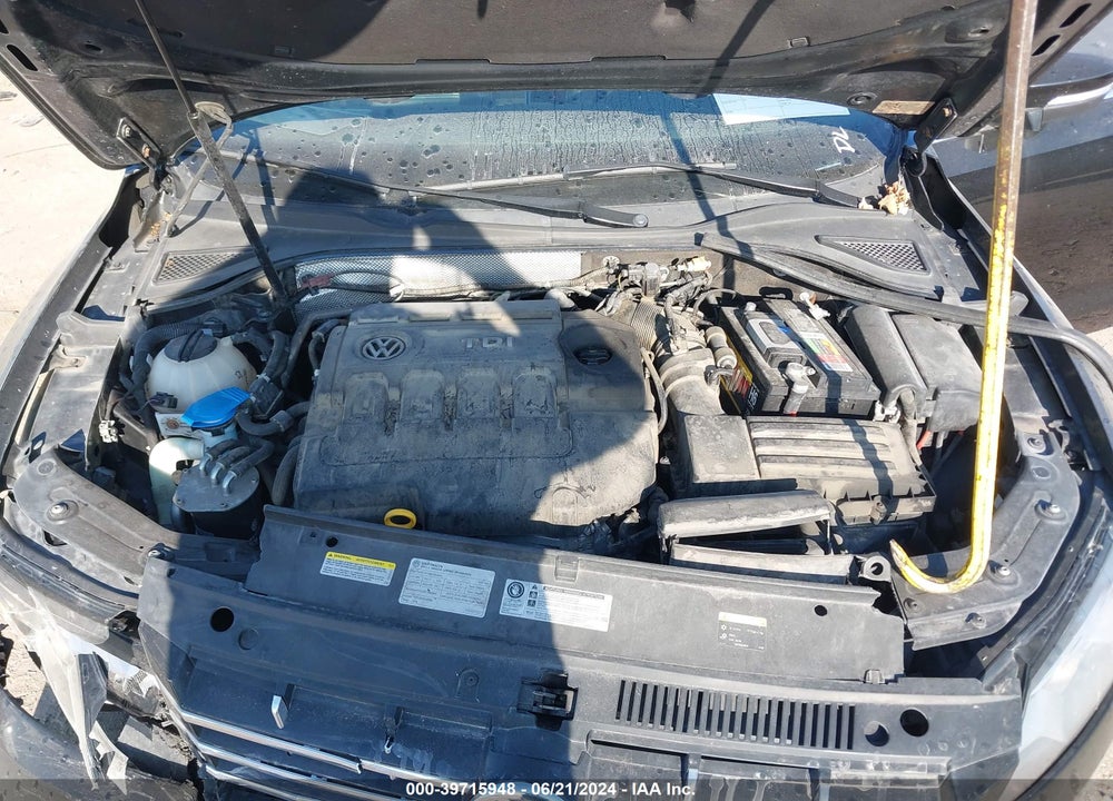 2015 VOLKSWAGEN PASSAT 2.0L TDI SE VIN: 1VWBV7A38FC095892