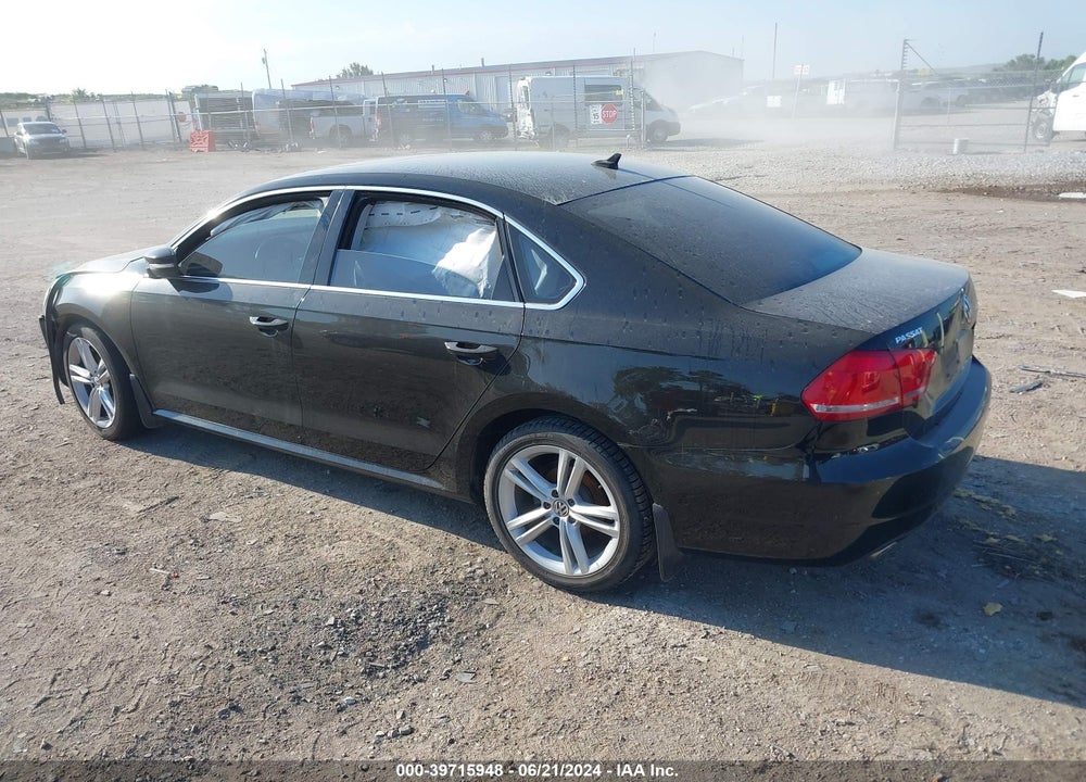 2015 VOLKSWAGEN PASSAT 2.0L TDI SE VIN: 1VWBV7A38FC095892