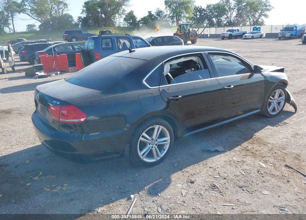 2015 VOLKSWAGEN PASSAT 2.0L TDI SE VIN: 1VWBV7A38FC095892