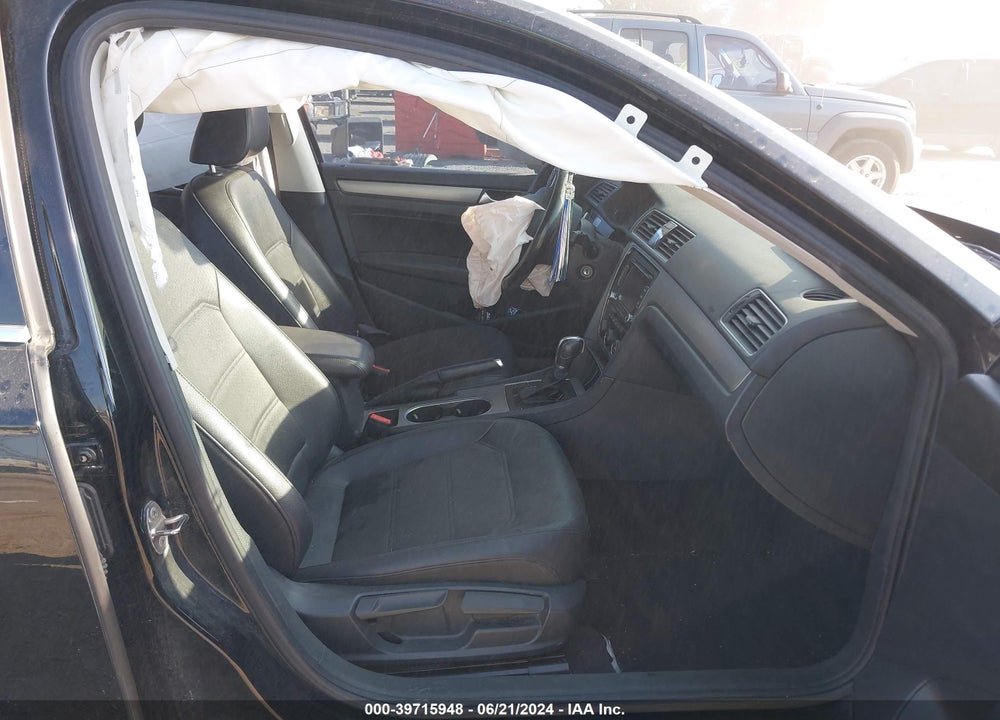 2015 VOLKSWAGEN PASSAT 2.0L TDI SE VIN: 1VWBV7A38FC095892