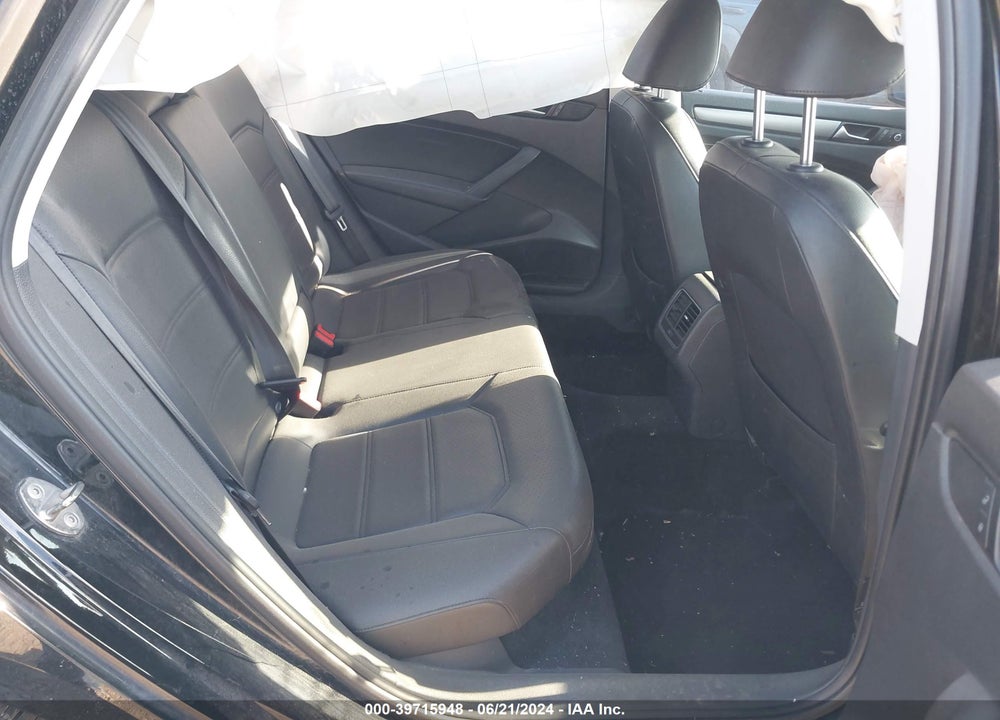 2015 VOLKSWAGEN PASSAT 2.0L TDI SE VIN: 1VWBV7A38FC095892