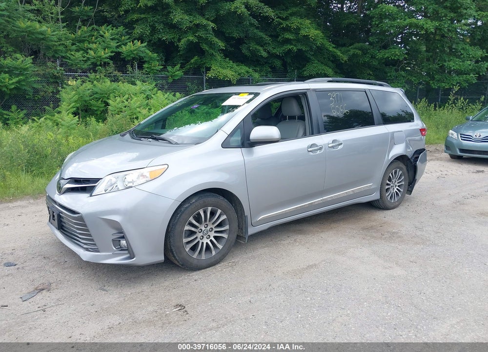 2018 TOYOTA SIENNA XLE 8 PASSENGER VIN: 5TDYZ3DCXJS949004