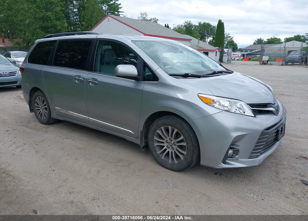 2018 TOYOTA SIENNA XLE 8 PASSENGER VIN: 5TDYZ3DCXJS949004