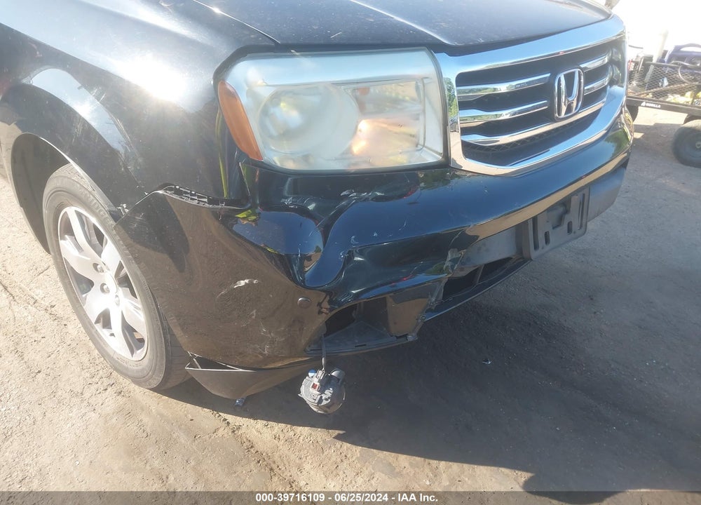 2005 HONDA PILOT VIN: 5FNYF18425B039566