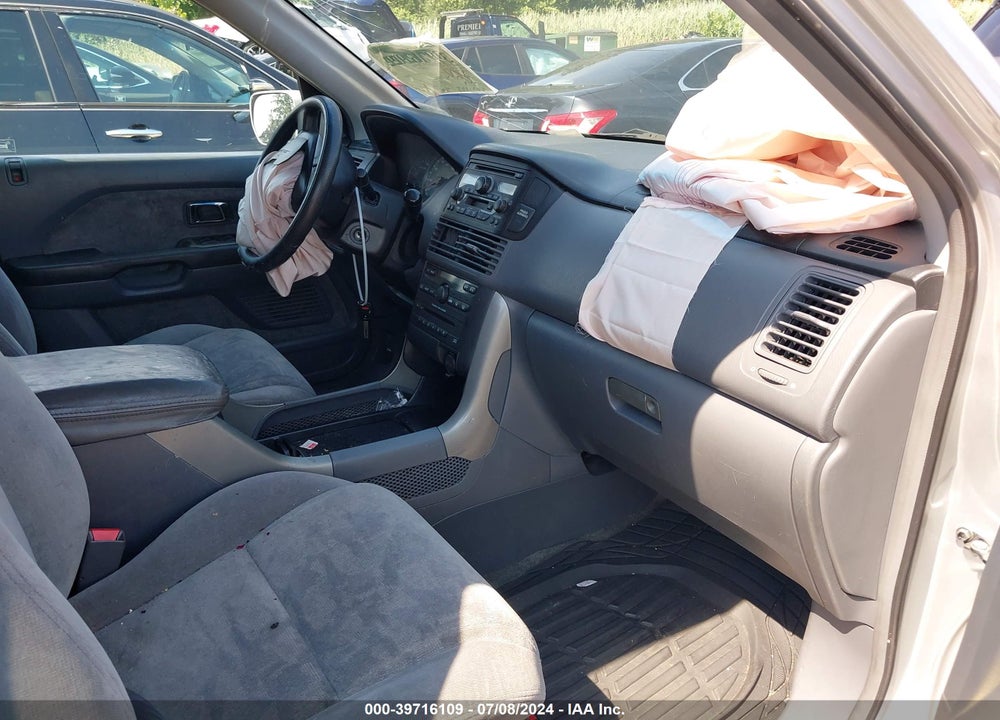 2005 HONDA PILOT VIN: 5FNYF18425B039566