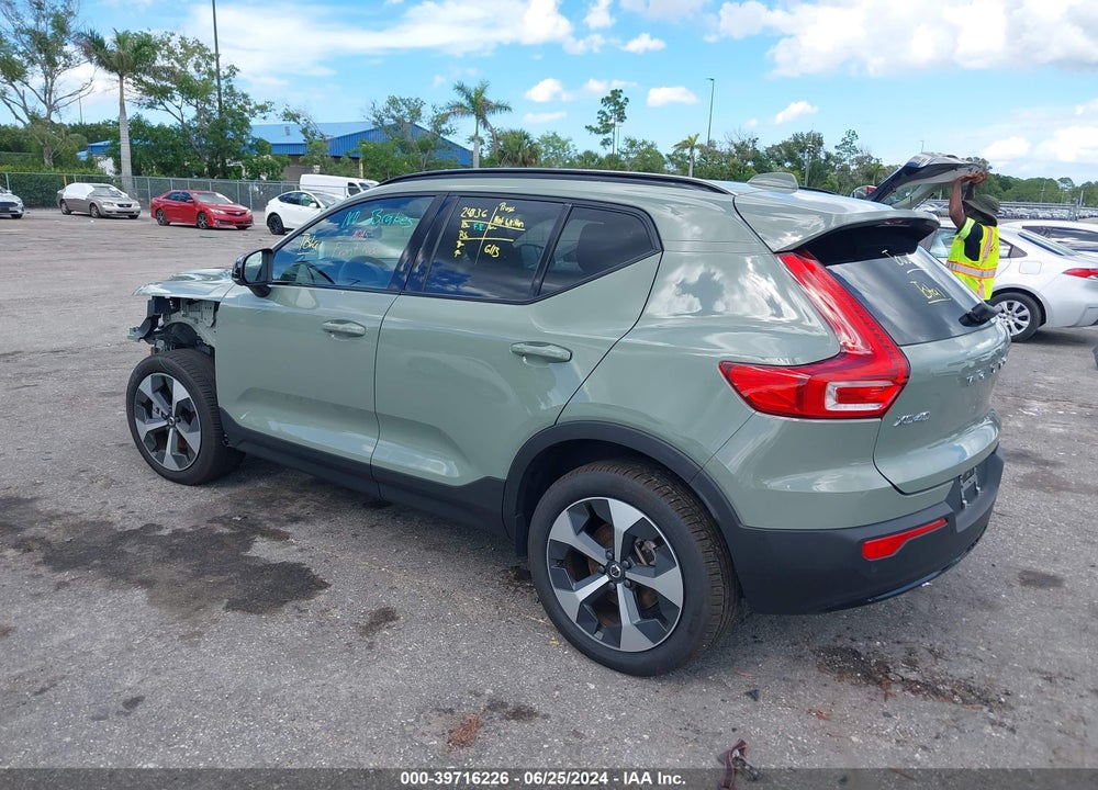 2024 VOLVO XC40 B5 PLUS DARK THEME VIN: YV4L12ULXR2240827