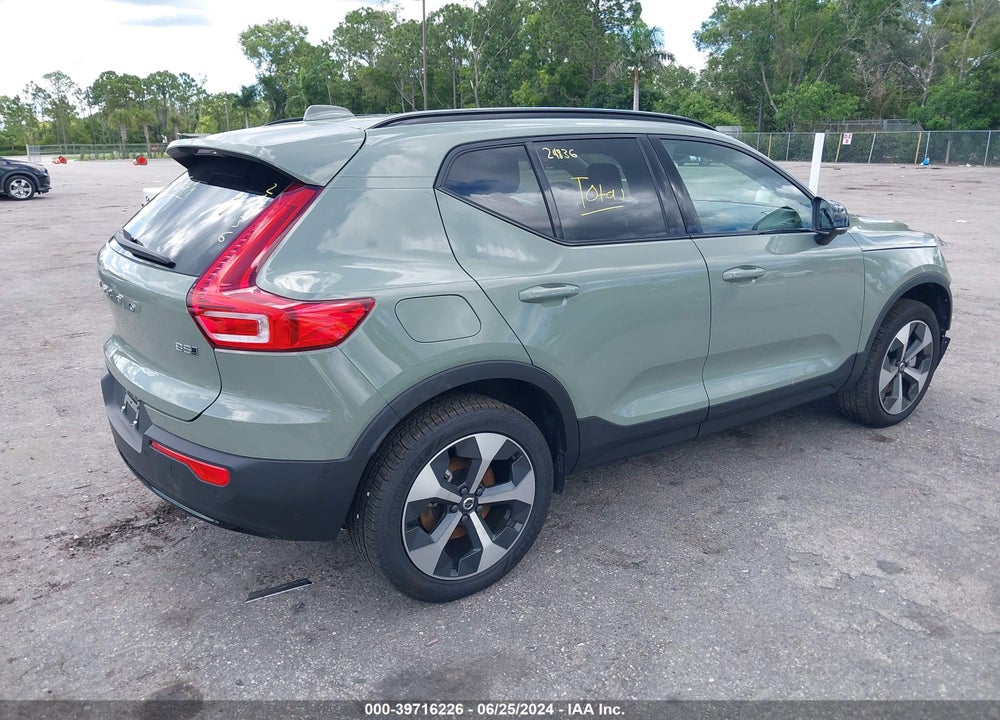 2024 VOLVO XC40 B5 PLUS DARK THEME VIN: YV4L12ULXR2240827