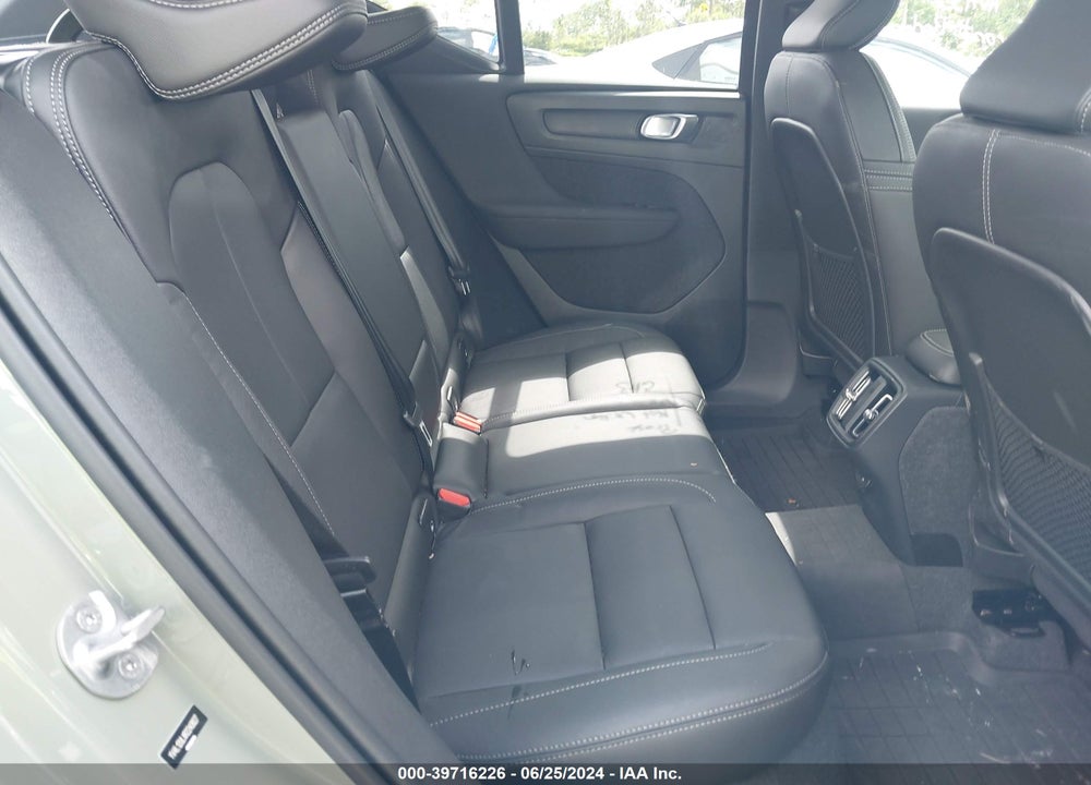 2024 VOLVO XC40 B5 PLUS DARK THEME VIN: YV4L12ULXR2240827