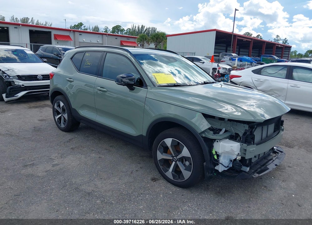 2024 VOLVO XC40 B5 PLUS DARK THEME VIN: YV4L12ULXR2240827