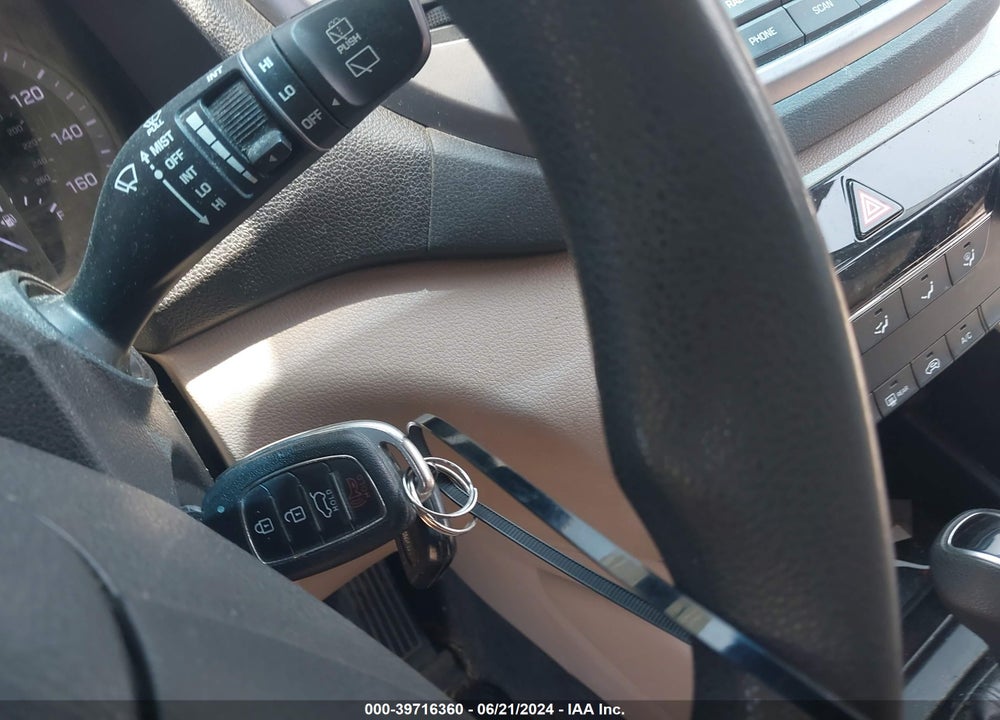 2016 HYUNDAI TUCSON SE VIN: KM8J3CA40GU118210